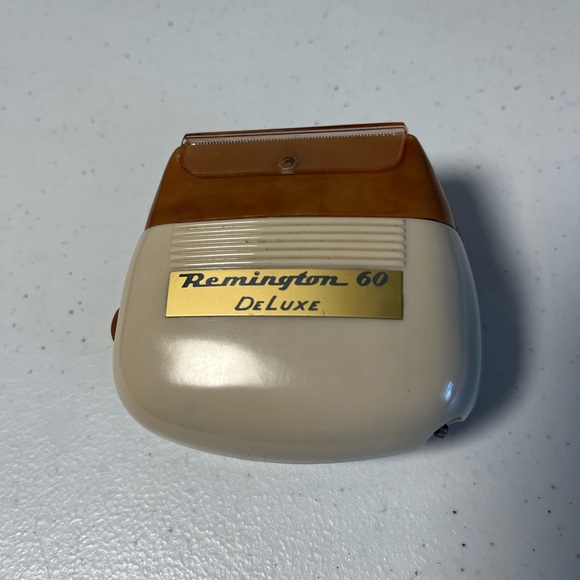 Vintage 1960s Shaver - Remington Deluxe 60 - Electric Shaver Antique Collectible - Picture 2 of 15